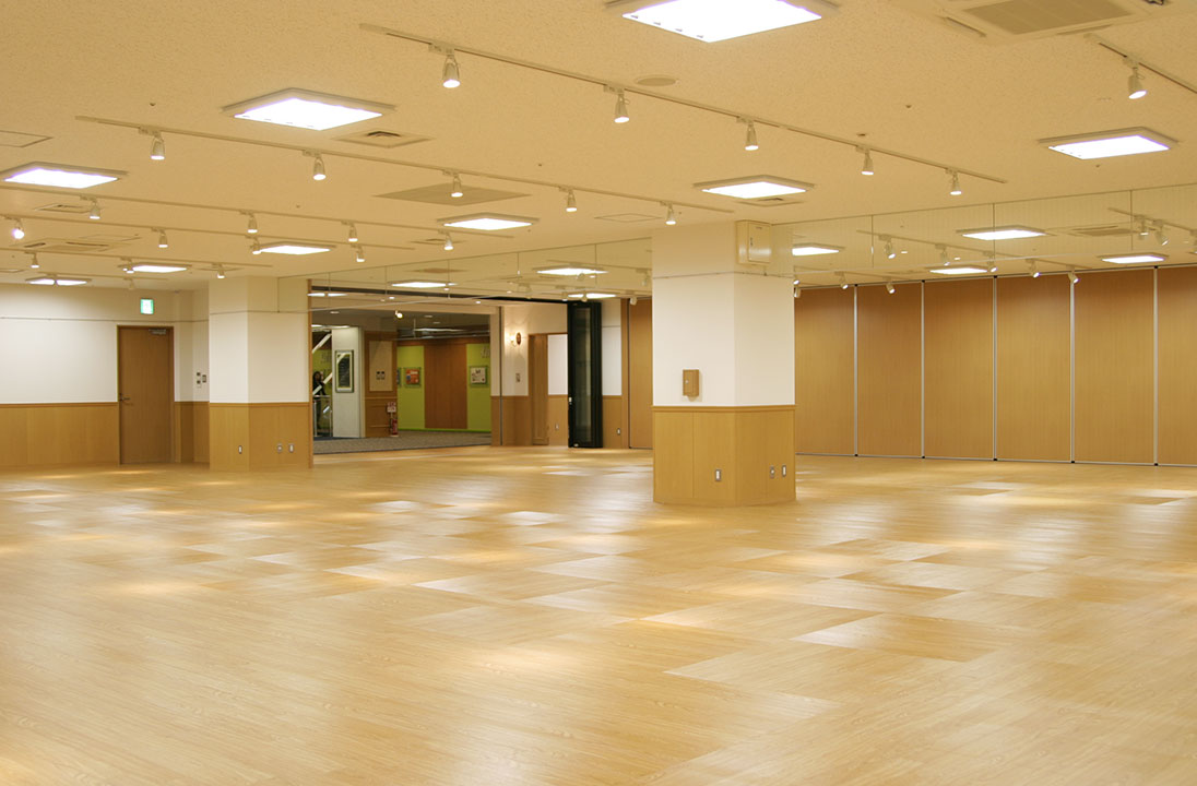中ホール
